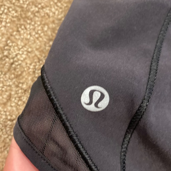 Lululemon Hotty Hot Shorts 2.5 inch Size 6 - Picture 7 of 12
